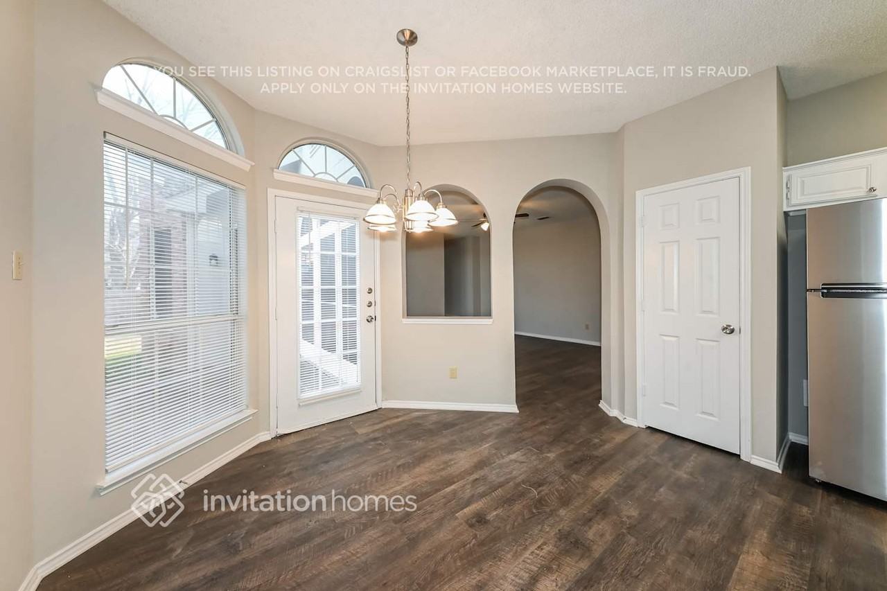 1129 Kensington Dr - Photo 7 of 16