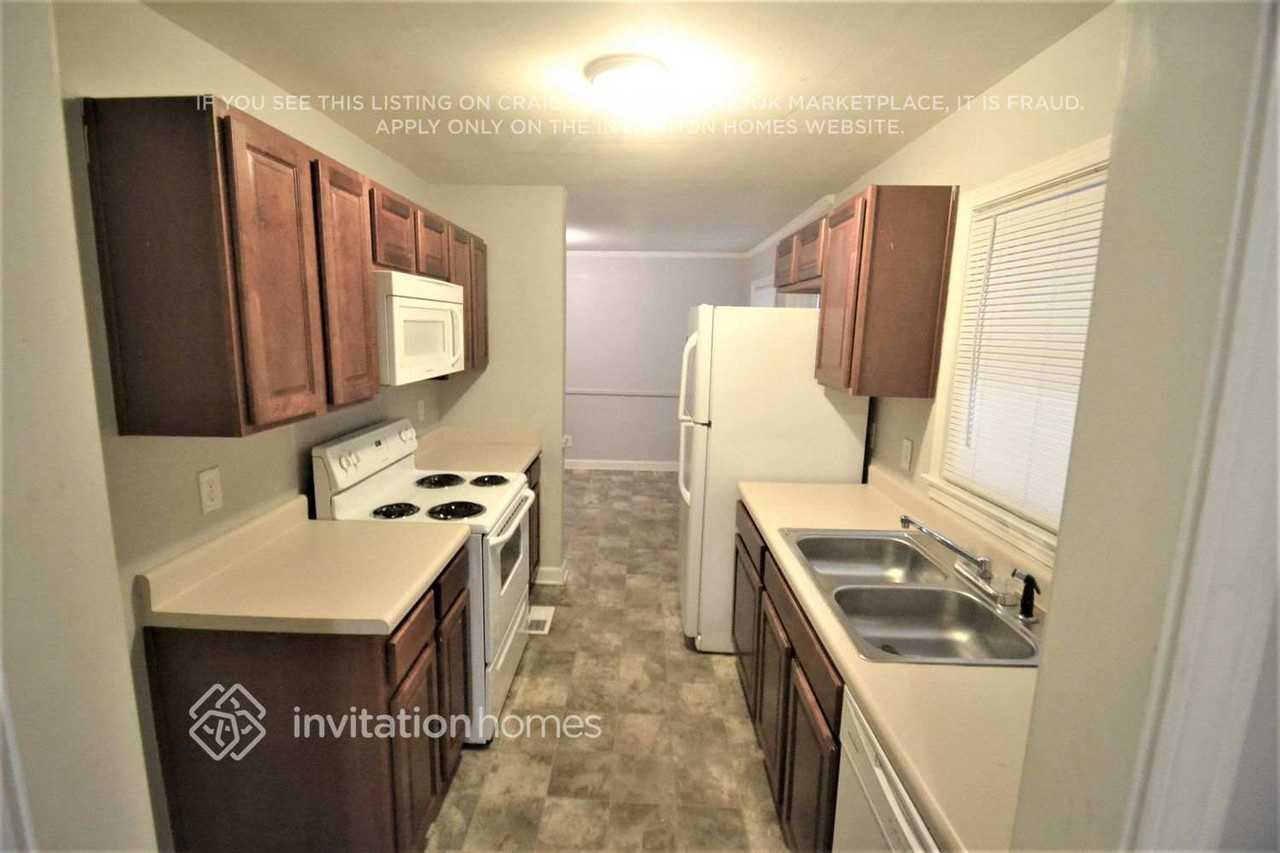3621 Revolution Park Dr - Photo 5 of 17