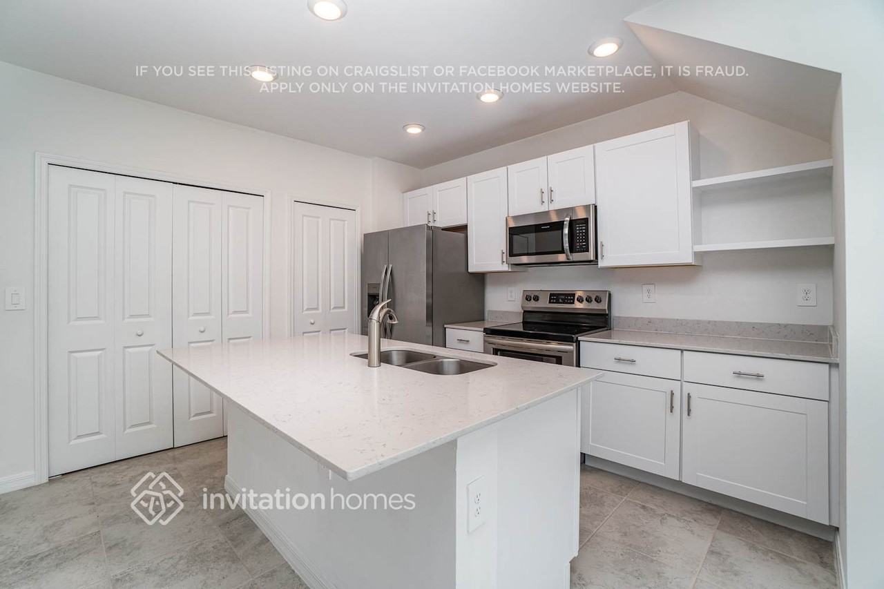 7153 Greenwood Park Cir #23 - Photo 5 of 25