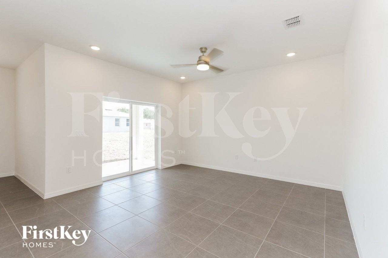 307 Corbel Ln - Photo 3 of 15
