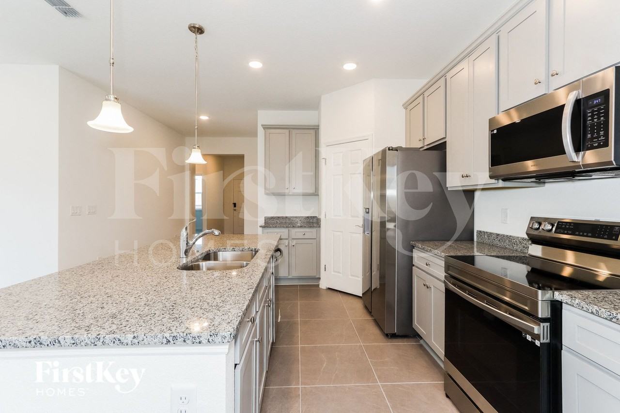 307 Corbel Ln - Photo 6 of 15