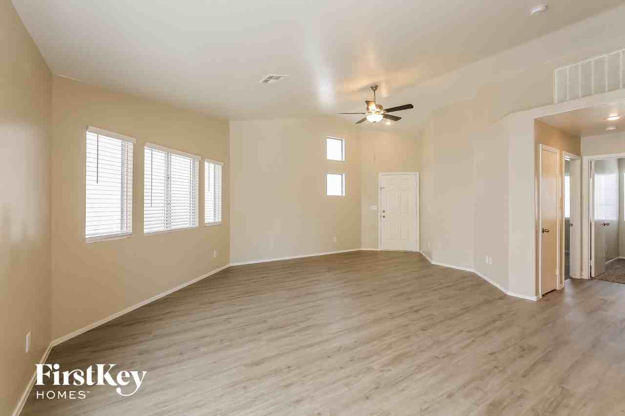 6133 Kitamaya St - Photo 3 of 15