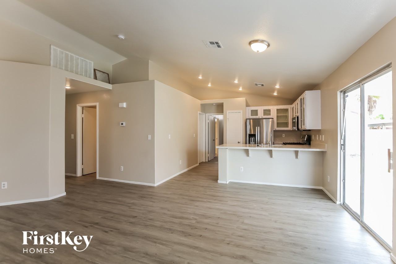 6133 Kitamaya St - Photo 4 of 15