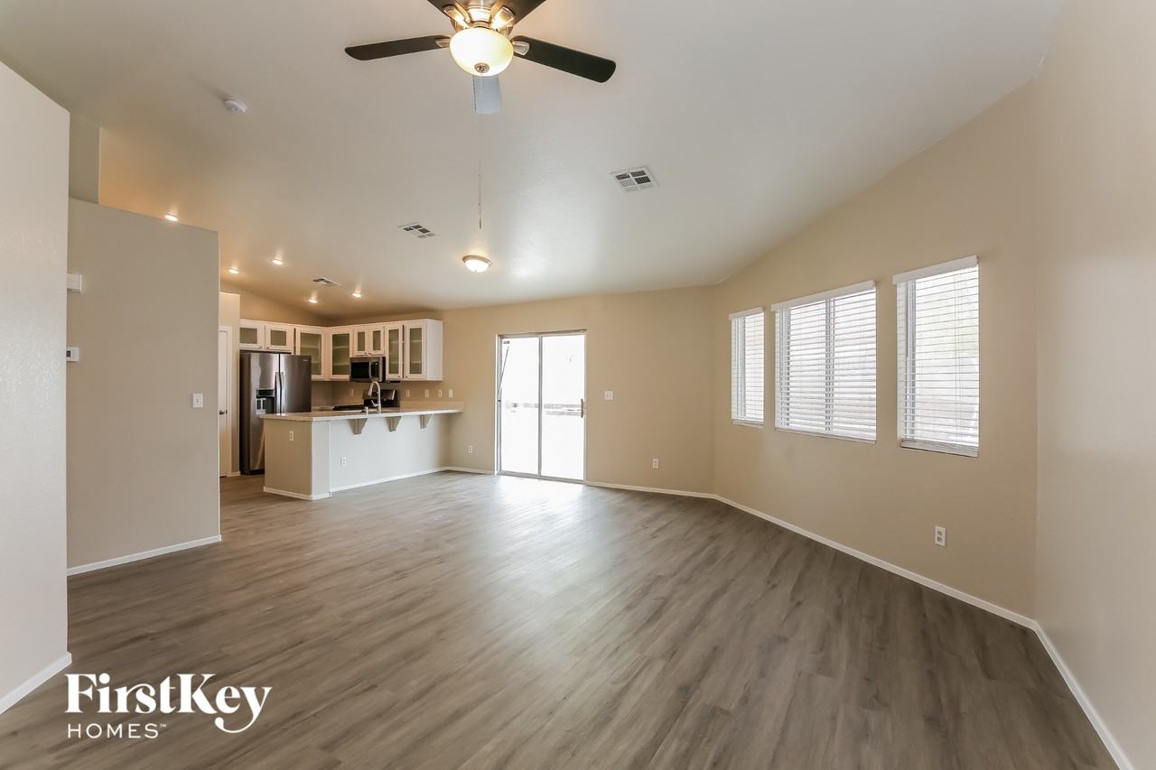 6133 Kitamaya St - Photo 5 of 15
