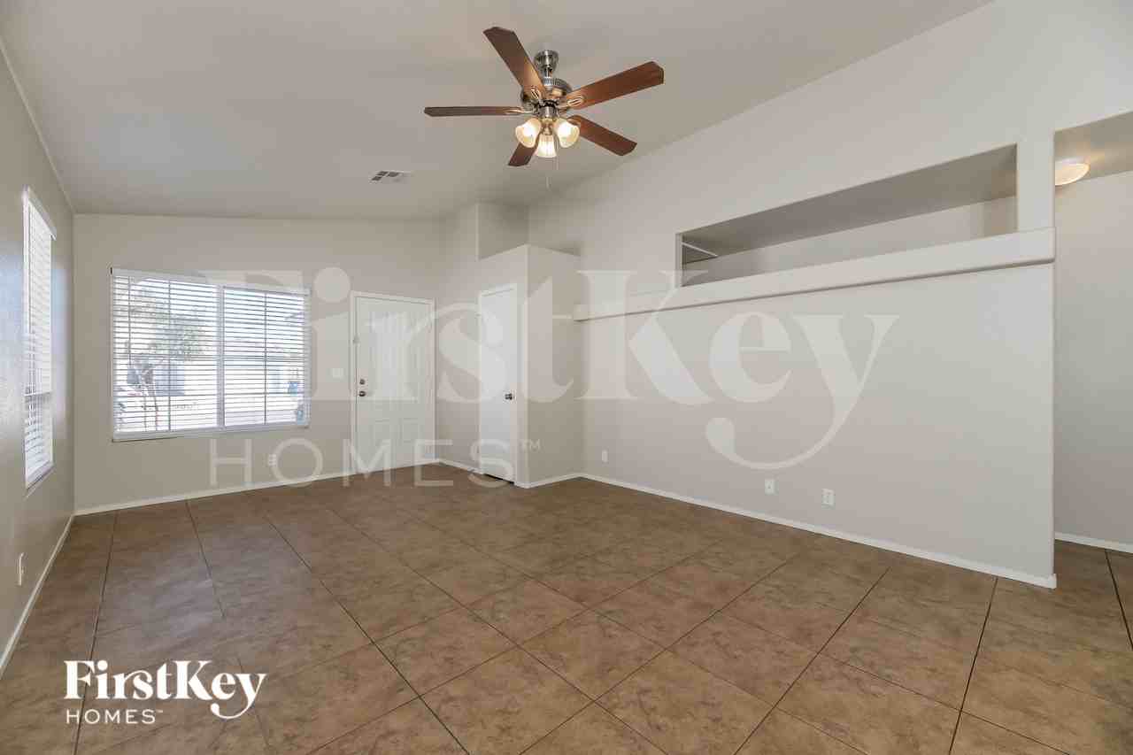 3621 Walnut Wood St - Photo 4 of 19