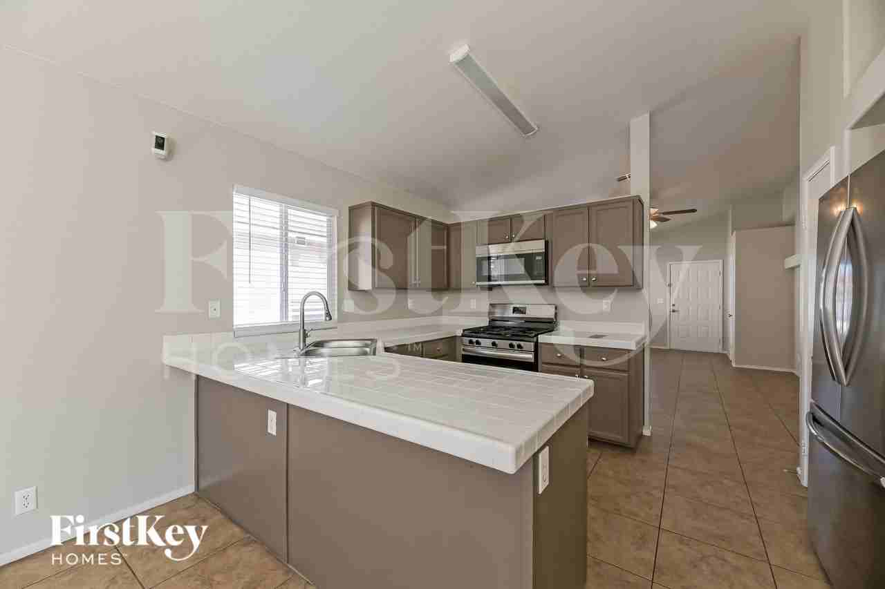 3621 Walnut Wood St - Photo 7 of 19