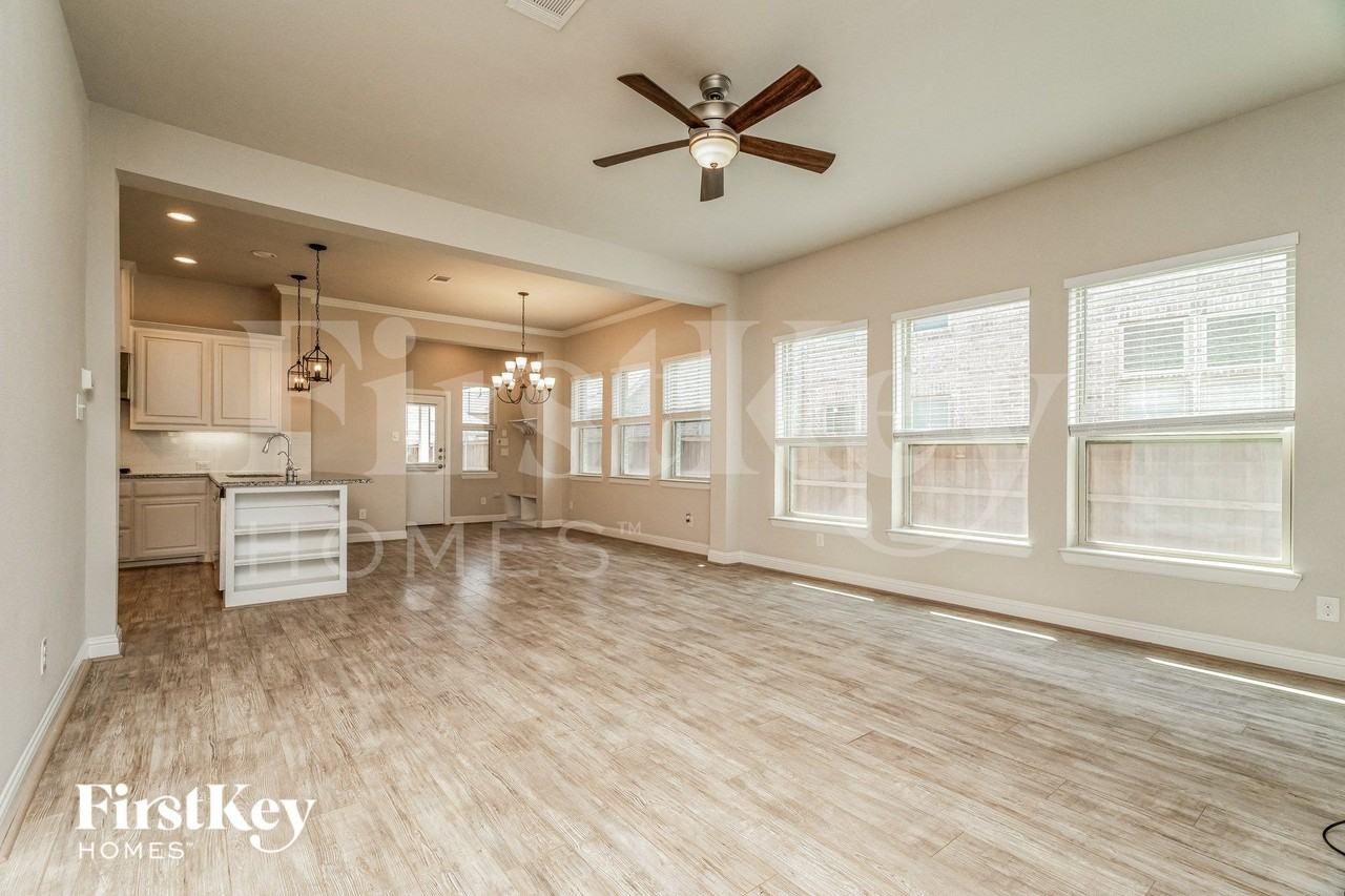 4321 Garnet Jade Dr - Photo 2 of 15