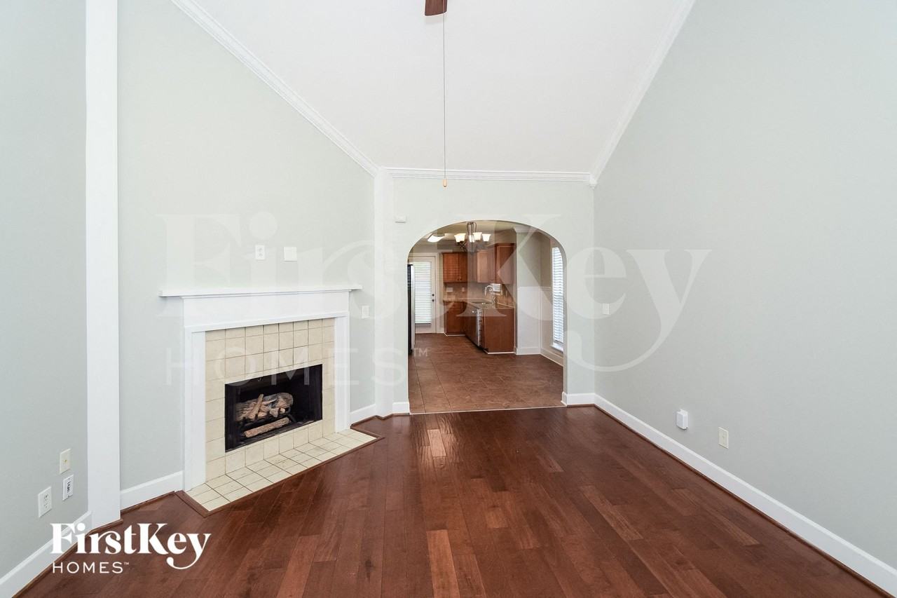 136 Creekstone Trl - Photo 3 of 15