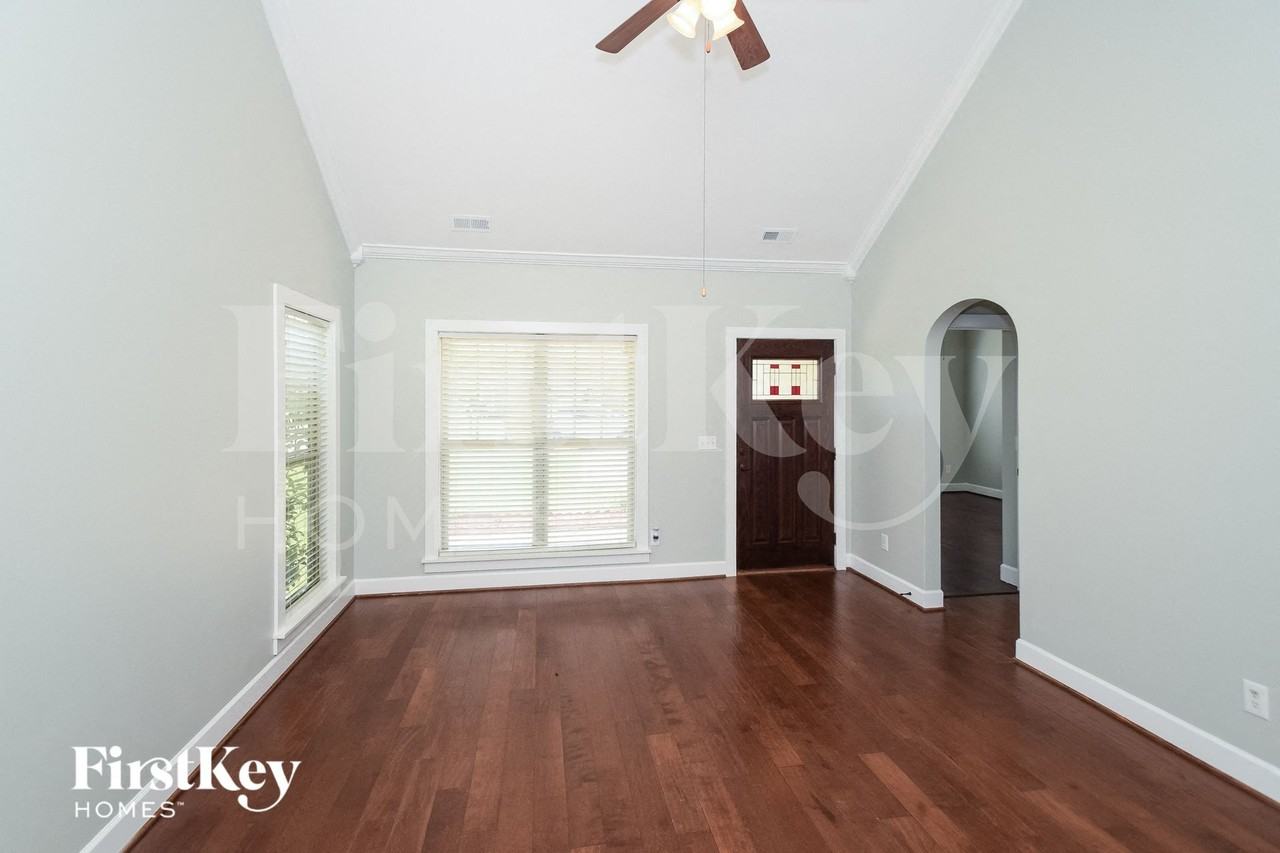 136 Creekstone Trl - Photo 4 of 15