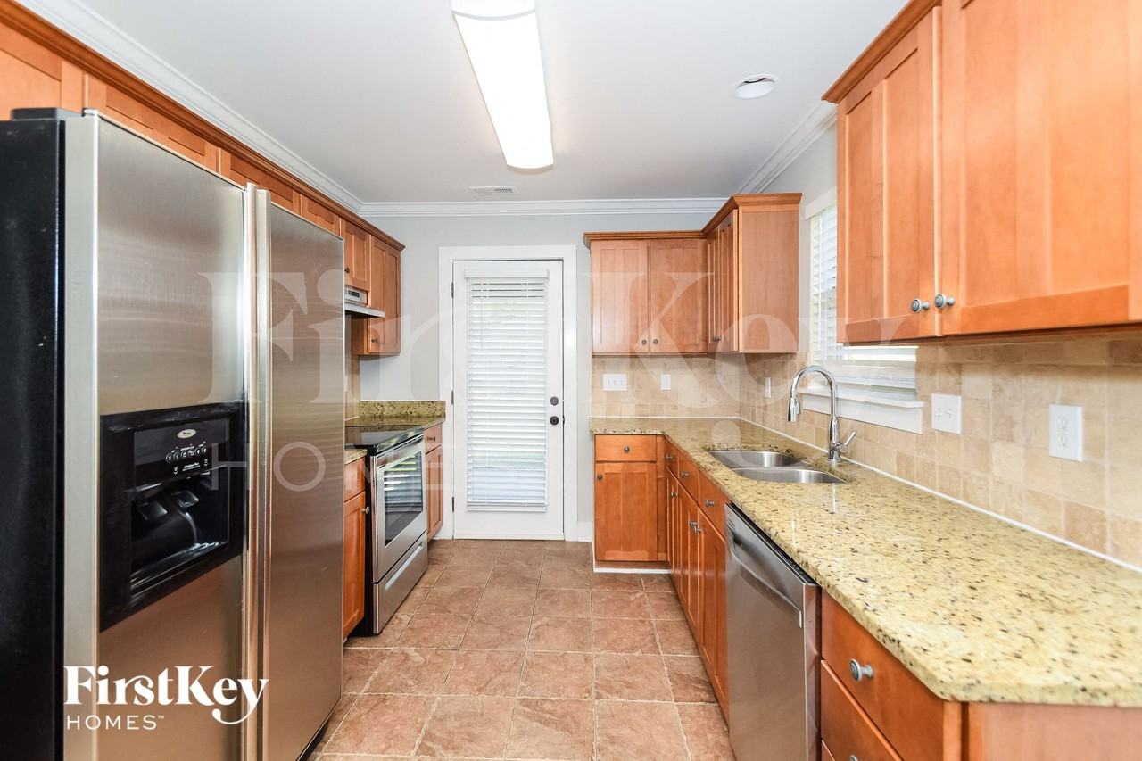 136 Creekstone Trl - Photo 6 of 15