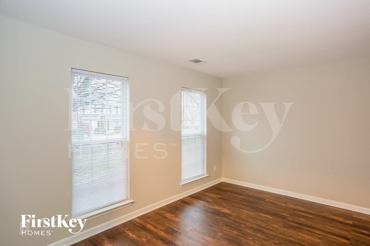 2117 Ballingarry Dr - Photo 4 of 15