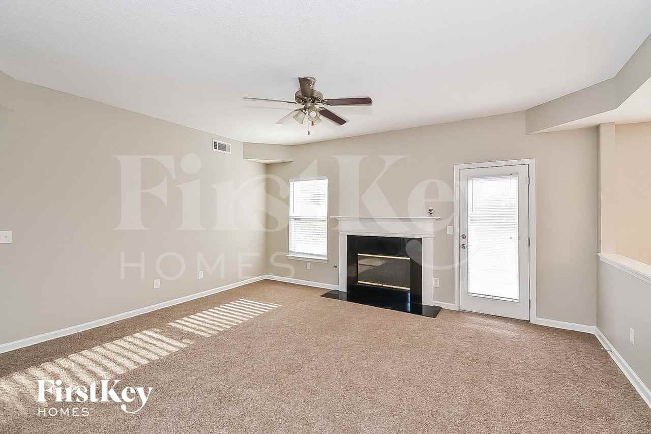 4235 White Rd - Photo 3 of 15