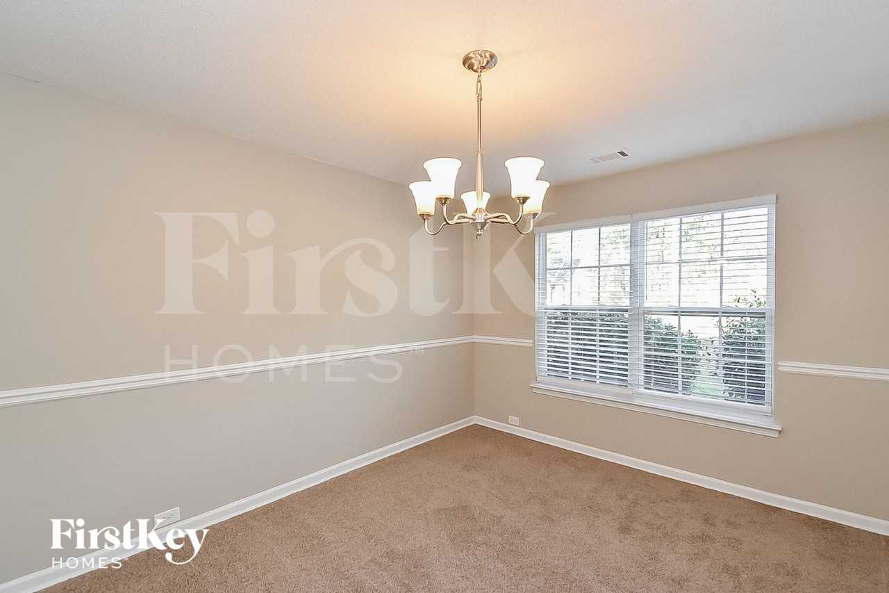 4235 White Rd - Photo 4 of 15