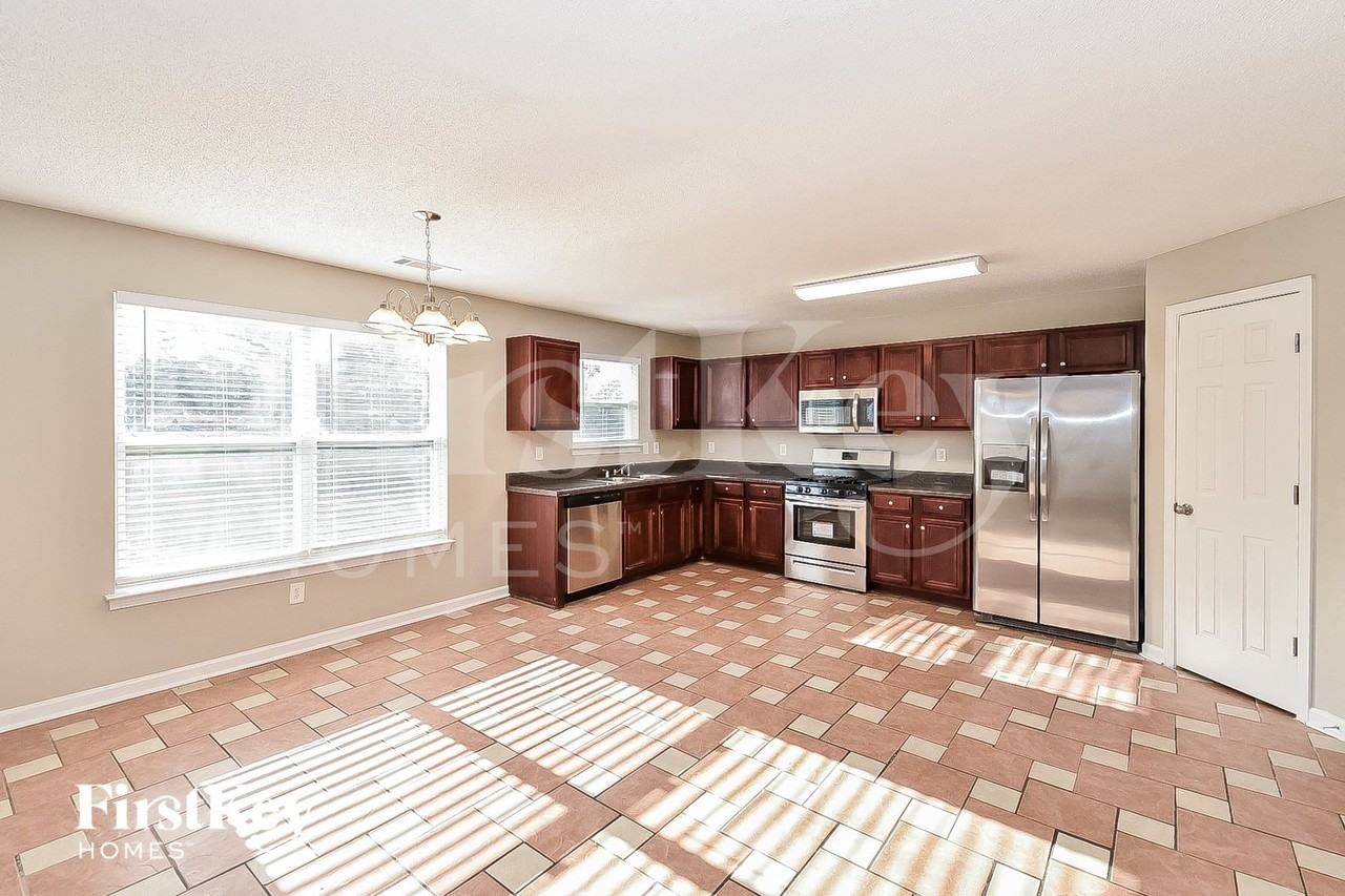 4235 White Rd - Photo 5 of 15