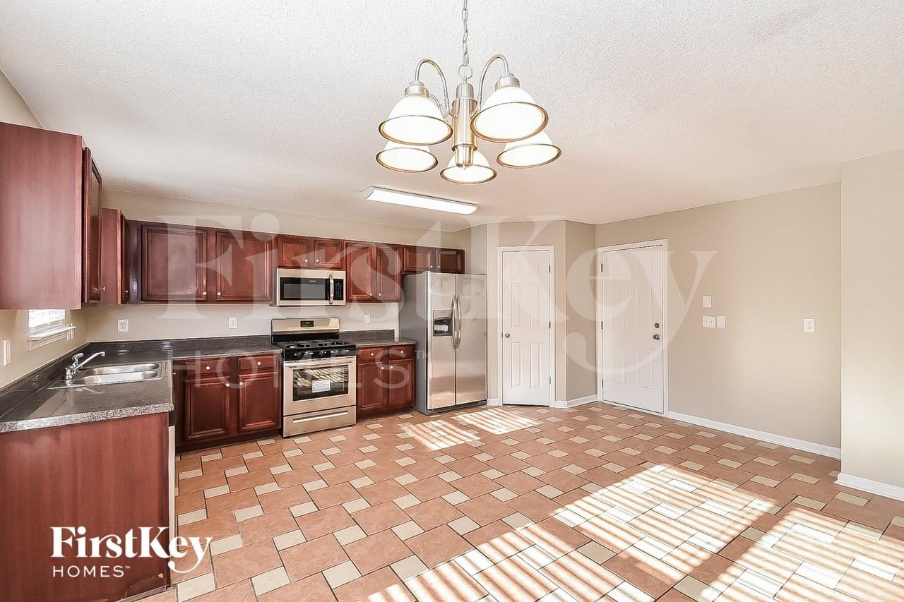 4235 White Rd - Photo 6 of 15