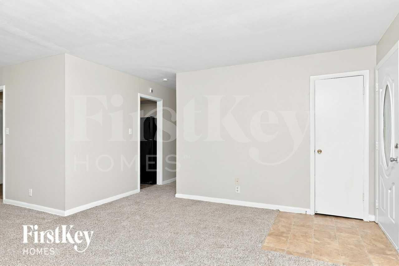 7645 E 50th St - Photo 3 of 19