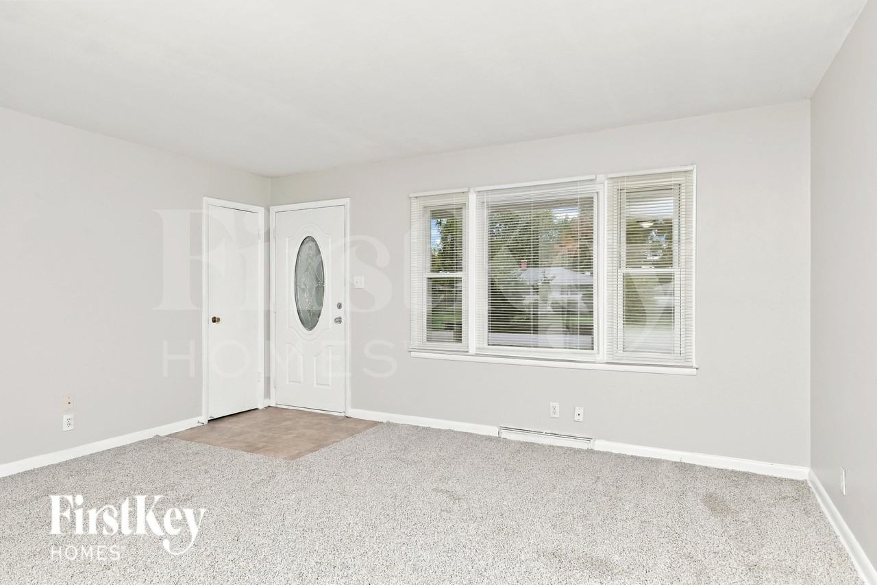7645 E 50th St - Photo 4 of 19