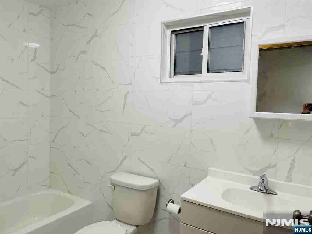303 S 3rd St ##1 - Photo 6 of 11