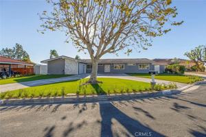 featured image of 11542 Encino Ave