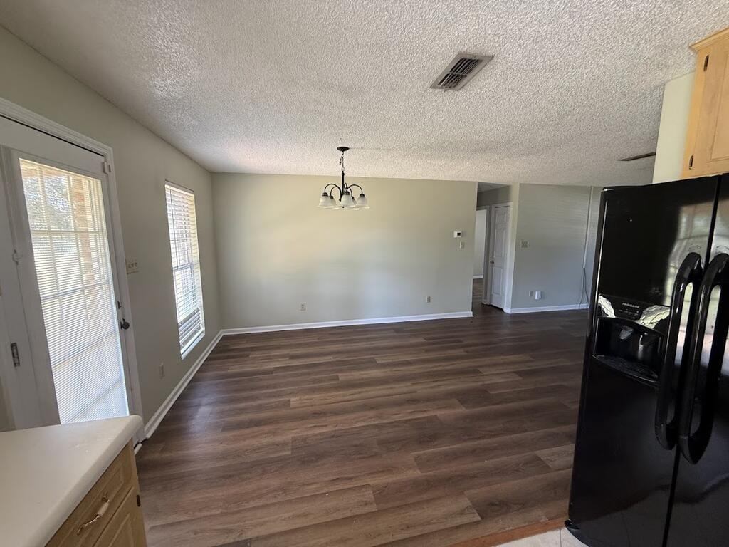 122 Jowers Ln - Photo 4 of 14