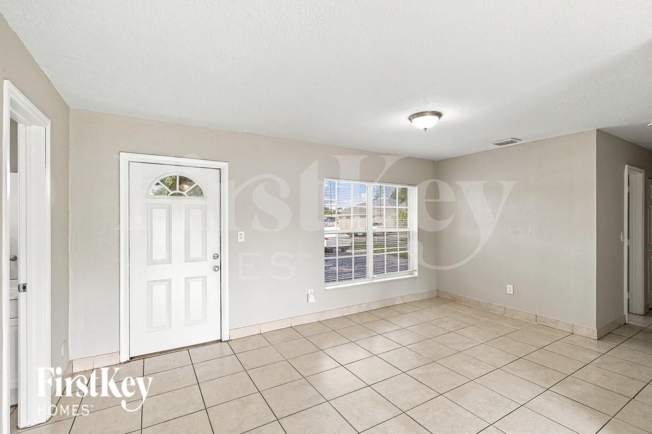 2940 Nw 191st St - Photo 2 of 20