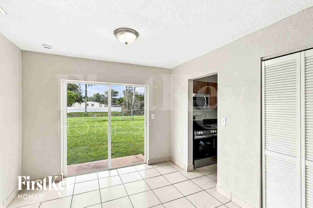 2940 Nw 191st St - Photo 5 of 20