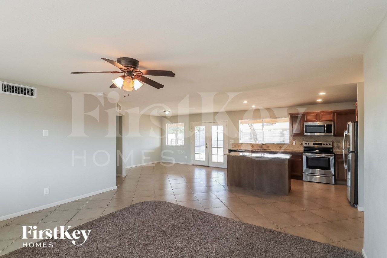 2602 E Michigan Ave - Photo 3 of 15