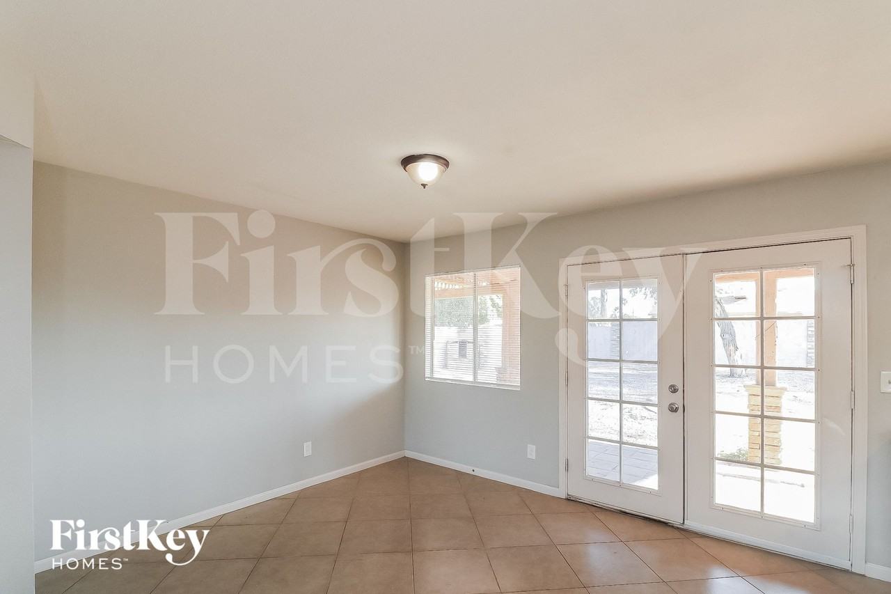 2602 E Michigan Ave - Photo 4 of 15