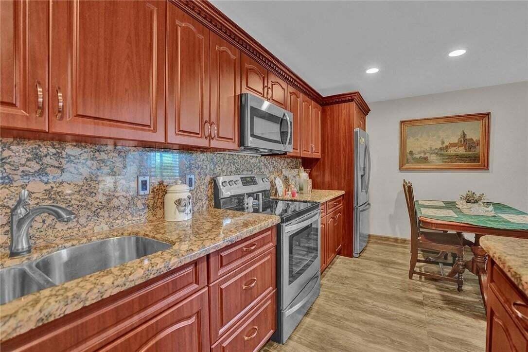 3031 Guildford E - Photo 4 of 24