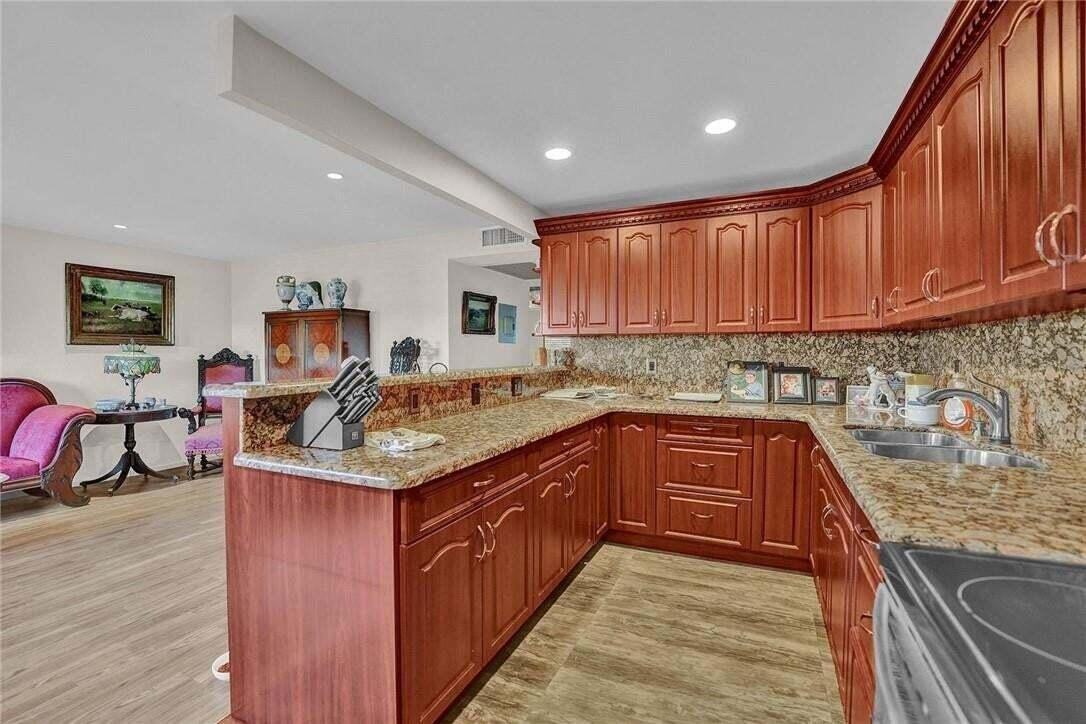 3031 Guildford E - Photo 5 of 24