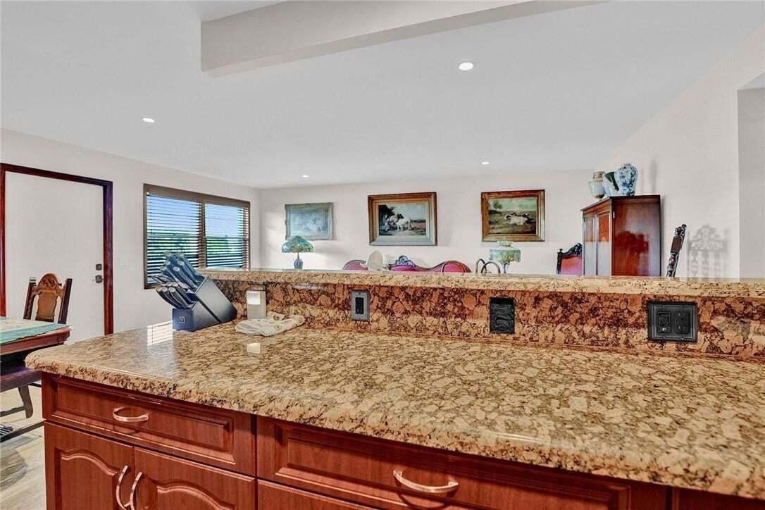 3031 Guildford E - Photo 6 of 24
