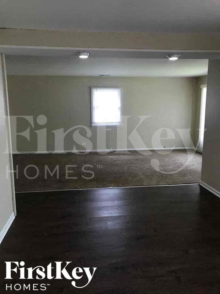 10239 W 151st St - Photo 3 of 16