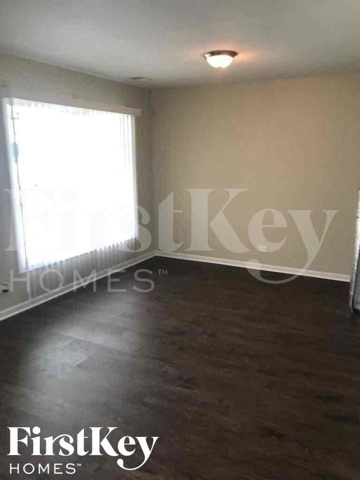 10239 W 151st St - Photo 4 of 16