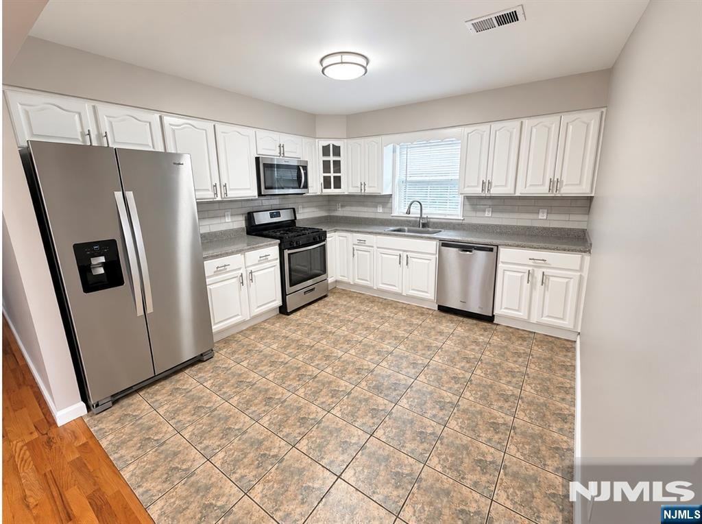 80 Cutler St - Photo 3 of 10