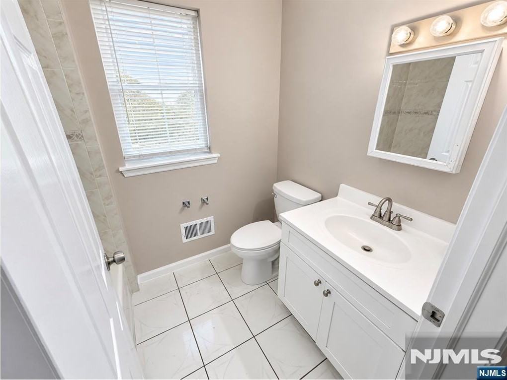 80 Cutler St - Photo 5 of 10