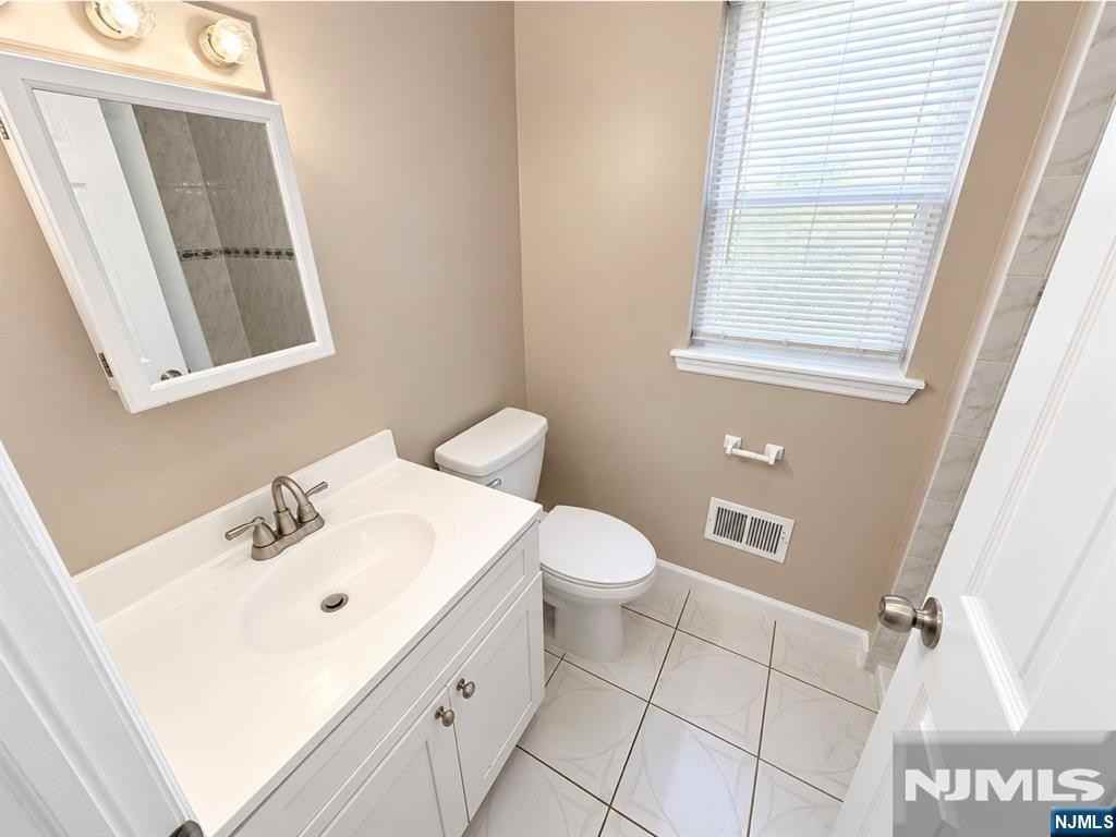 80 Cutler St - Photo 6 of 10