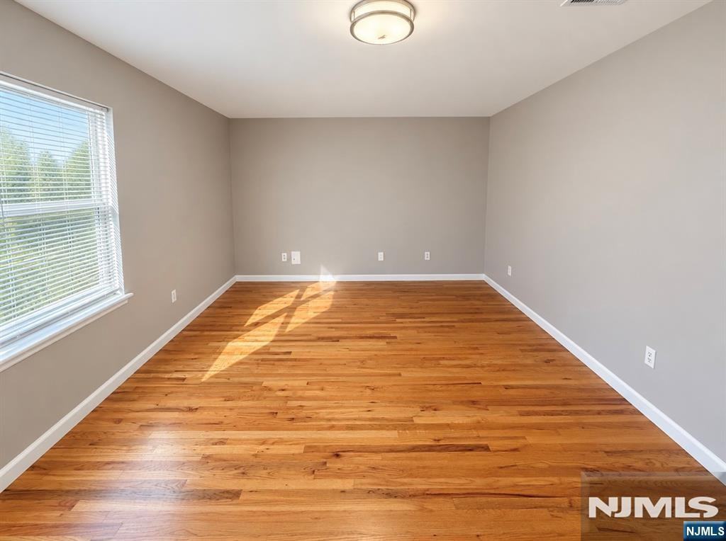 80 Cutler St - Photo 7 of 10