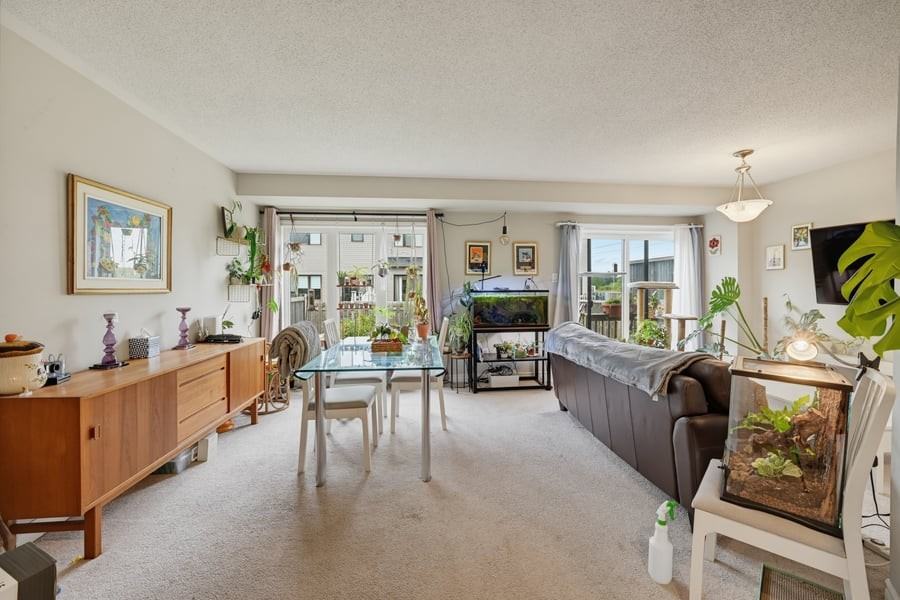 102 Nacarat Street - Photo 2 of 13