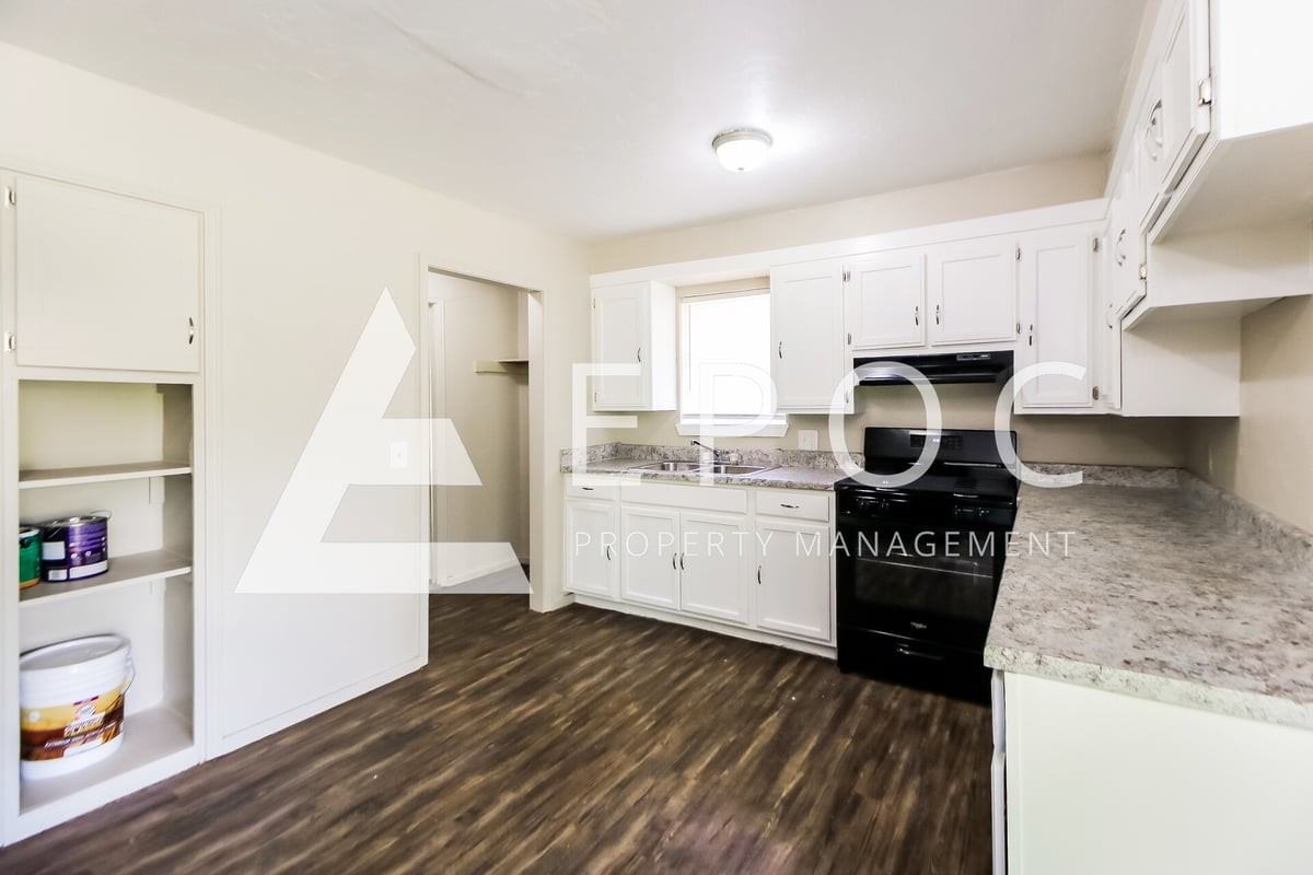 237 Nw 82nd St - Photo 3 of 15