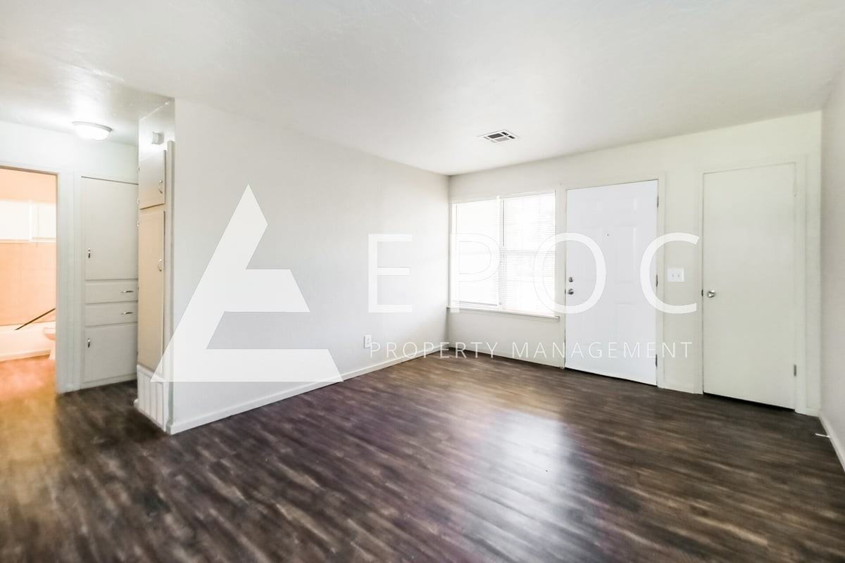 237 Nw 82nd St - Photo 5 of 15