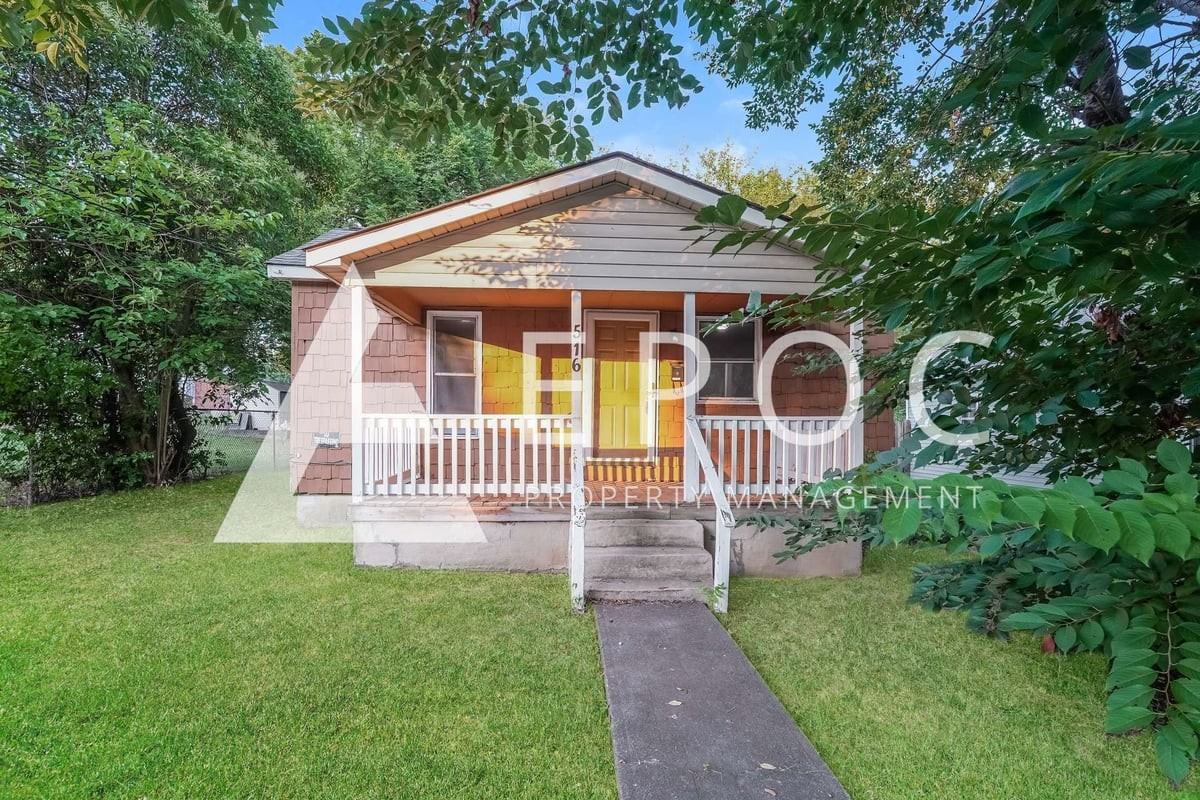 516 Alexander St - Photo 2 of 17
