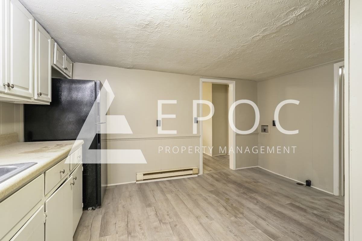 516 Alexander St - Photo 3 of 17