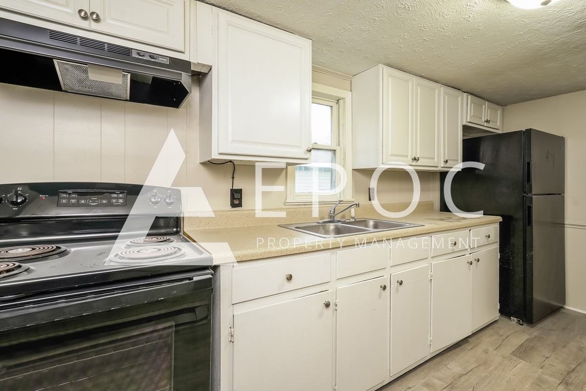 516 Alexander St - Photo 5 of 17