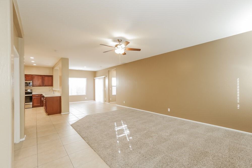 994 W Oak Tree Ln - Photo 4 of 16
