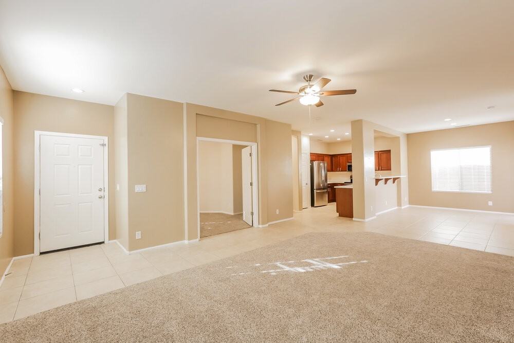994 W Oak Tree Ln - Photo 5 of 16