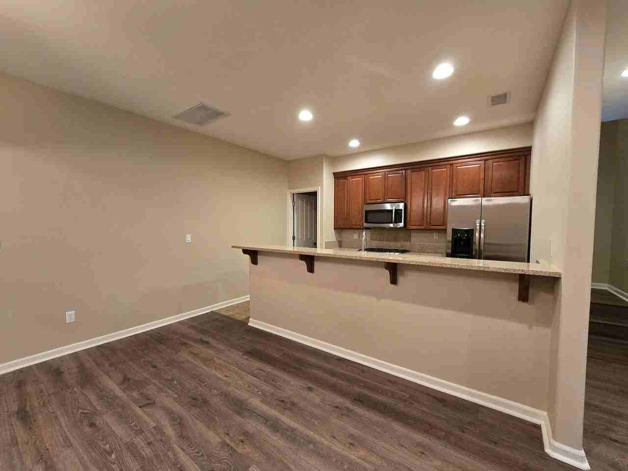 2255 Grosvenor Park Pl - Photo 4 of 20