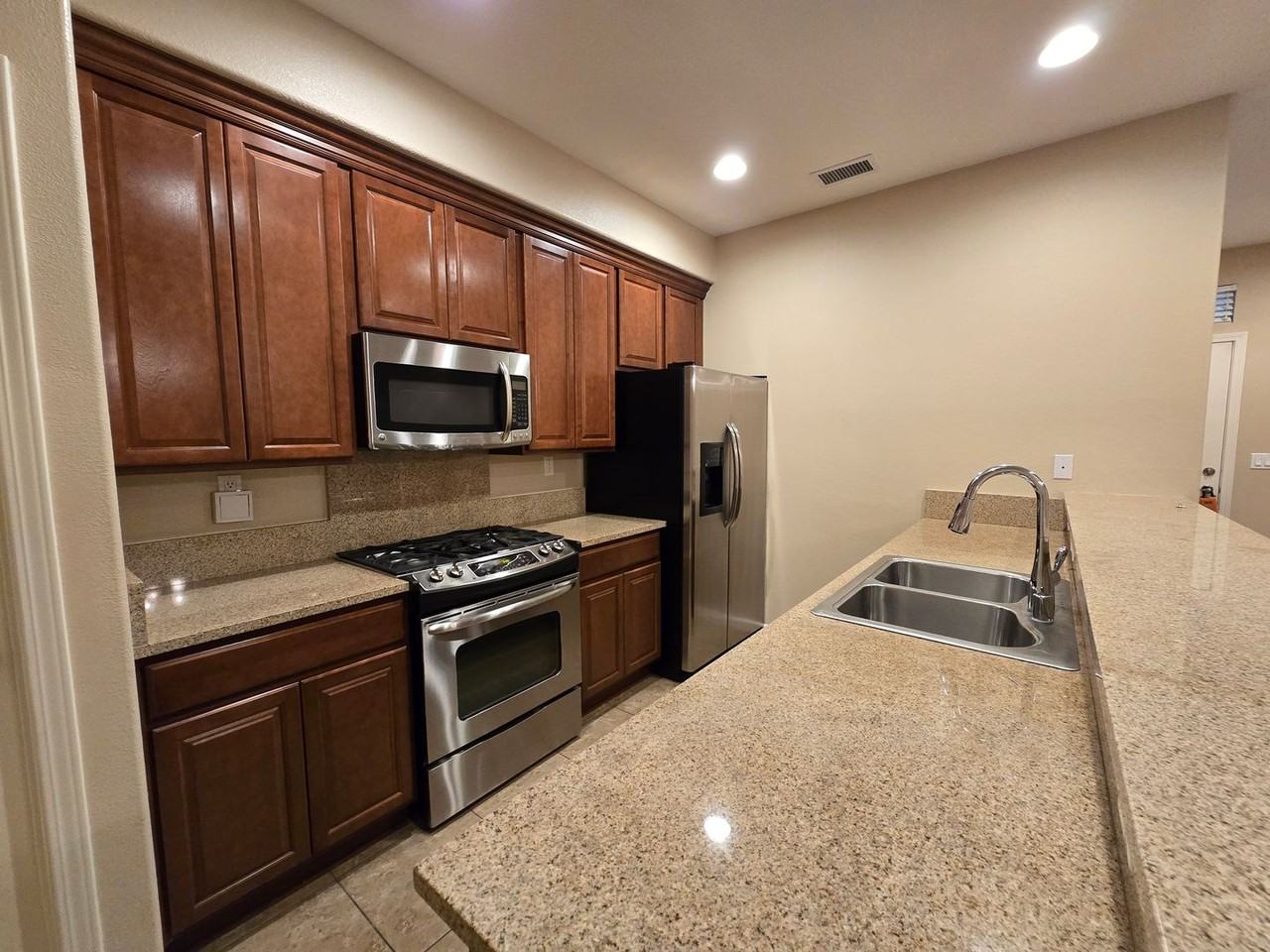 2255 Grosvenor Park Pl - Photo 5 of 20