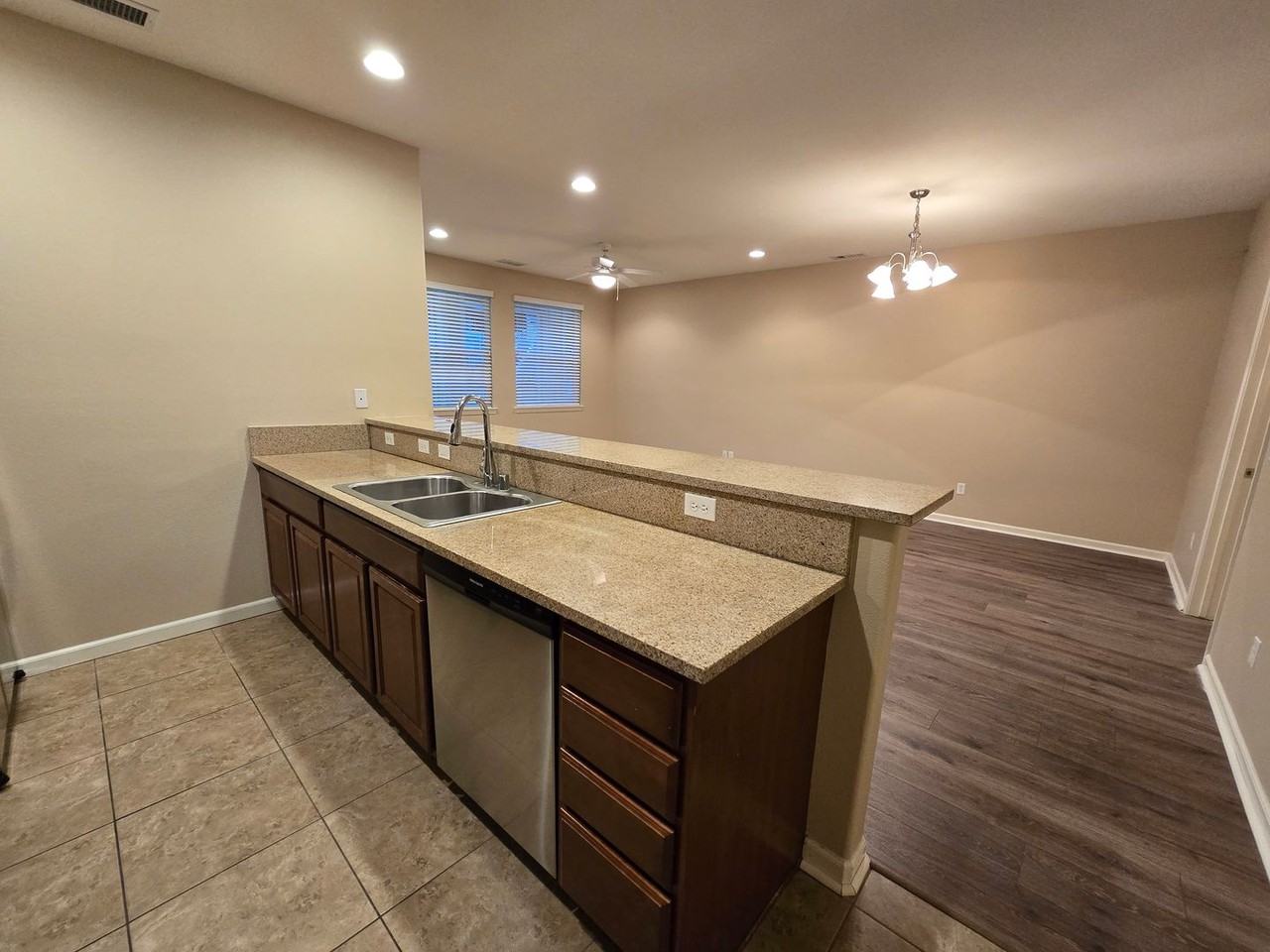 2255 Grosvenor Park Pl - Photo 6 of 20