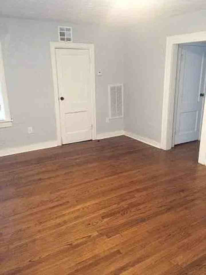 2404 Nw 20th St - Photo 4 of 7