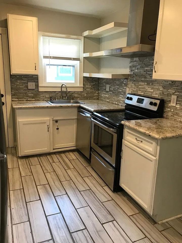 2404 Nw 20th St - Photo 5 of 7